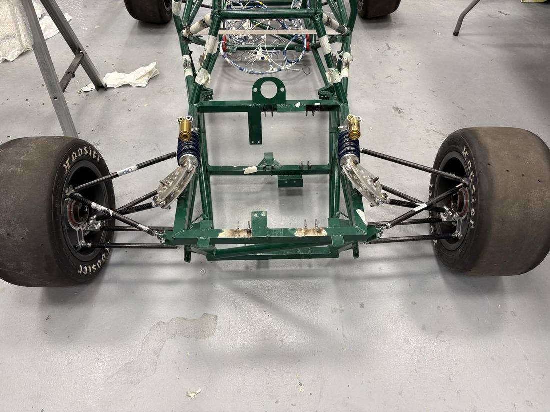Front suspension linkage on a steel frame